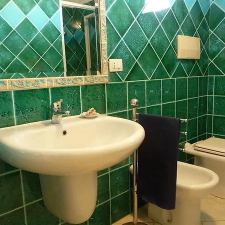 Spacious In With Shared Pool *